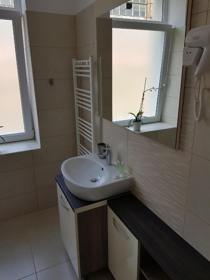 Resita Residence Sauna Apartment Exterior foto